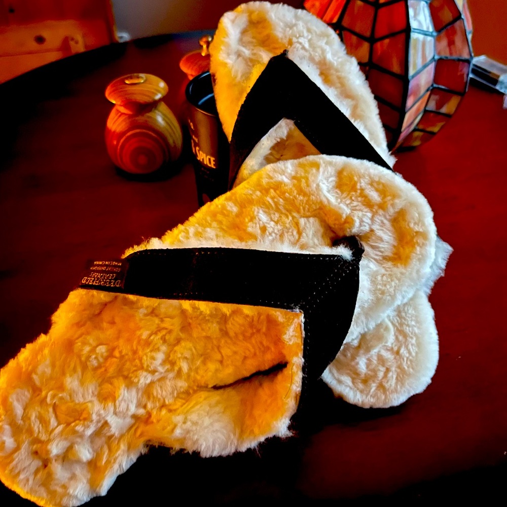 Genuine sheep’s wool thongs